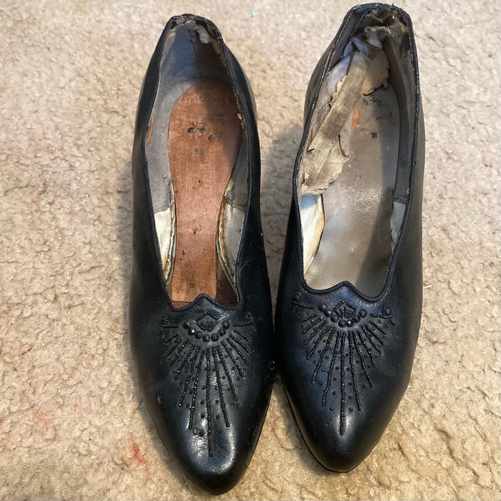 Antique 1920s Black Pointed-Toe Heels with BeadWork